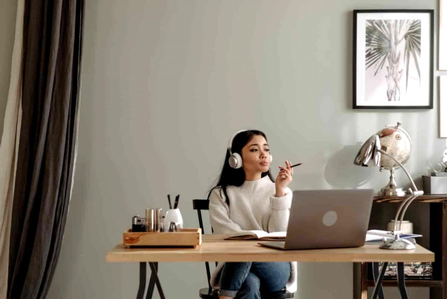 Заняття з йоги в затишному просторі